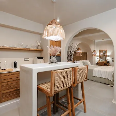 Chic Elysium - Joy Naxos City