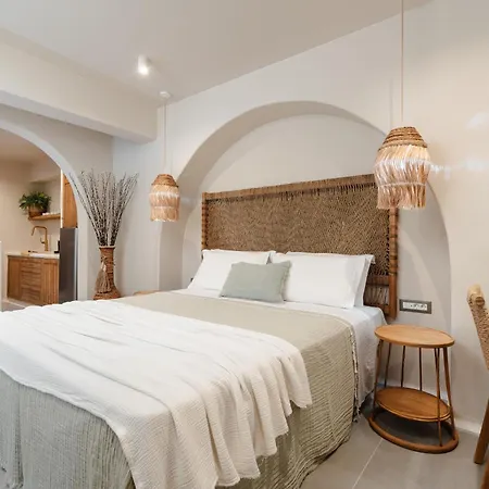 Chic Elysium Apartamento Naxos City